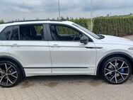 VW Tiguan, R-Line Tiguan eHybrid R-Line fast Vollaus, Jahr 2022 - Laupheim