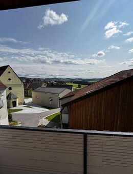 Helle, geräumige Wohnung mit Panorama-Balkon - Kirchdorf (Wald)