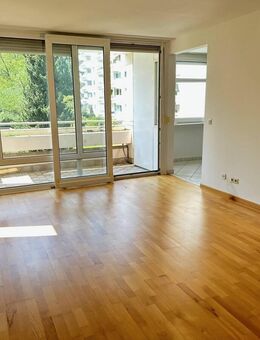 München/Ottobrunn: Bezugsfreie 3-Zimmer-ETW, ca. 80 m2 mit Balkon u. Tiefgaragen-Stellplatz! - Ottobrunn