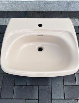 2 Waschbecken zu verkaufen. Stück 20 €. - Achim