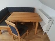 Eckbank mit ausziehbaren Tisch und einem Stuhl - Unterschleißheim