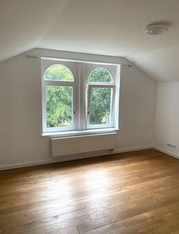 2-Zimmer-Dachgeschosswohnung in stilvoller Stadtvilla in Hamburg-Rahlstedt - Hamburg