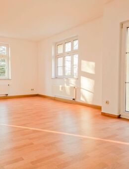 2-Raum-Wohnung mit Balkon und EBK im Ortsteil Gesau - Glauchau