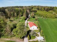 Traumhaftes, neuwertiges Landhaus mit A+ Energielevel in Massivbauweise und Alleinlage am Wald. - Dentlein (Forst)