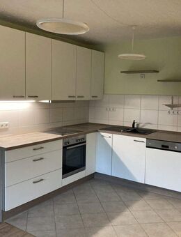 Vollständig renovierte Wohnung mit vier Zimmern sowie Balkon und EBK in Eislingen/Fils - Eislingen (Fils)