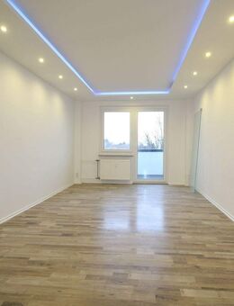 Frisch renovierte 2 Zimmer mit offenem Küchenbereich und Tageslichtbad * Aufzug! - Leipzig