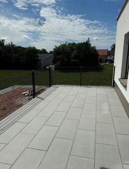 Moderne 3-Zi.-Whg. mit Dachterrasse, EBK, im 1. OG eines Wohn- und Geschäftshauses, Neufahrn-Mintraching - Neufahrn (Freising)