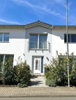 Zweifamilienhaus - TOP Lage in NEA - fast wie NEU !!! - Neustadt (Aisch)