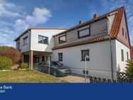 Provisionsfreies Zweifamilienhaus mit zwei Garagen, großzügigem Garten und ruhiger Lage - Seesen