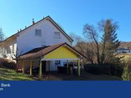 Attraktives Haus mit drei Wohnungen, viel Nutzfläche und großem Grundstück in Meckenbach - Meckenbach (Landkreis Bad Kreuznach)