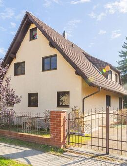 Mit Keller, Einbauküchen, Fußbodenheizung, Rollladen, Sauna usw.: Top-Zweifamilienhaus in Biesdorf - Berlin