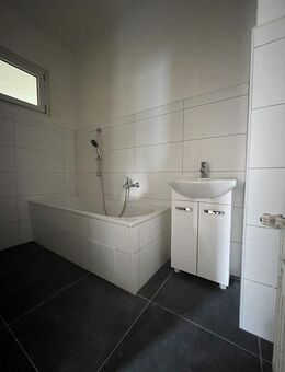 Erstbezug nach Sanierung - Großzügige 3-Raumwohnung in Zwickau-Nord im DG - Zwickau