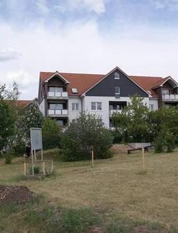 Gemütliche und gut vermietete 3-Zimmer mit Balkon, Wannenbad und Stellplatz in ruhiger Lage! - Leuna