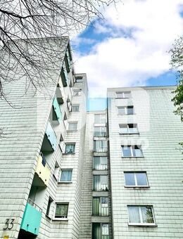 Schöne gepflegte und modernisierte Etagenwohnung mit Balkon - Kassel