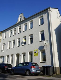 Mehrfamilienhaus mit einer 95 m² freien, renovierungsbedürftigen Wohnung . - Gelsenkirchen