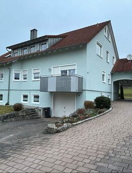Idyllisch Wohnen im Grünen - großzügige 5-Zimmer-Dachgeschosswohnung - Schopfloch (Bayern)