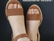 Deine ausgewählten Schuhe an meinen Füßen! 100€/ Monat Gr. 38 - Hannover