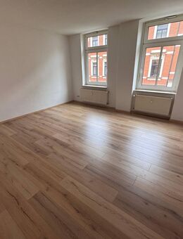 frisch renovierte 2-Raum-Wohnung mit Balkon im 1.OG - Werdau