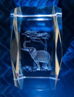 Geschliffener und polierter Glasblock mit 3D Optik / VB 12,90 € - Berlin
