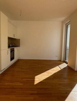 Helle 2-Raum-Wohnung mit Einbauküche, Wannenbad und Balkon - Leipzig