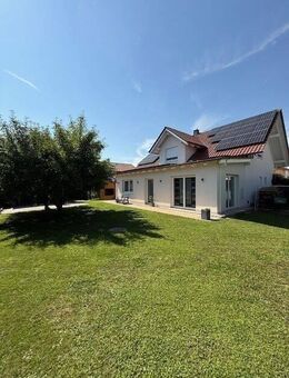 Familienparadies in Osterhofen - Einfamilienhaus mit gepflegtem Garten & Doppelgarage - Osterhofen