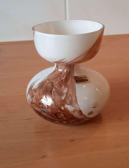 Elegante Schaumglasvase – Weiß mit bronzenen Einschlüssen – - Norderstedt