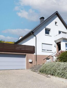 Wohnen mit Aussicht: Charmantes Einfamilienhaus in ruhiger Höhenlage von Hiddenhausen - Hiddenhausen
