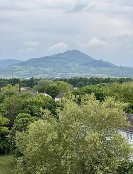 Wohnen über den Dächern von Kirchheim - Sonnige 3-Zimmer-Wohnung mit Loggia - Kirchheim (Teck)