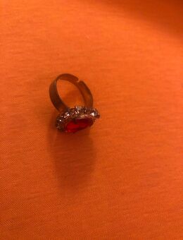 Ring mit Herrz rotes Stein zu verschenken in Dresden oder Versand - Dresden