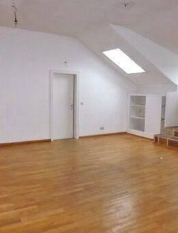 # Licht, Weitblick & Altstadtflair - Dachgeschosswohnung in den Ulanenkasernen - frei ab 1.11.25! - Bamberg