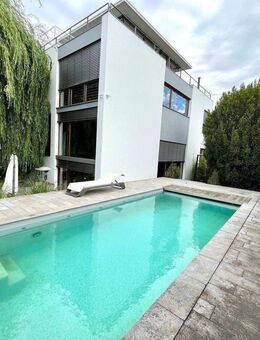 Generationenhaus mit zwei Wohnungen in einer Bauhausvilla, Panoramablick von der Dachterrasse und Pool im Garten - bezugsfrei! - Erfurt