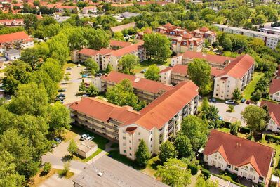 Merseburg - absolut ruhige 2-Zimmer-Wohnung mit Lift, Terrasse und Stellplatz im Fliegerstädtchen