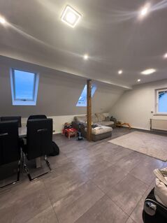 Empelde: Sanierte 4-Zimmer-Dachgeschosswohnung