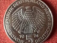 Zum 50. Jubeljahr eine 5 DM Silber-Gedenkmünze von 1974 - Münster (Hessen)