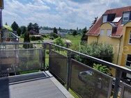 Helle & großzügig geschnittene 3 Zimmer-Maisonette-Wohnung im Dachgeschoss mit Balkon - Zwenkau
