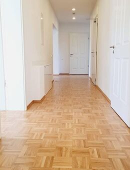 Barrierefreie 4-Raum-Dachgeschosswohnung mit 3 Bädern, Fußbodenheizung & Aufzug - Chemnitz