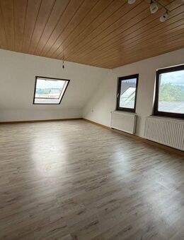 -Ab sofort- 2-Zimmer Dachgeschosswohnung in ruhiger Lage - Gaildorf