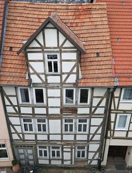 Sanierungsbedürftiges Altstadthaus mit Nebengebäude und Garten in Witzenhausen - Witzenhausen