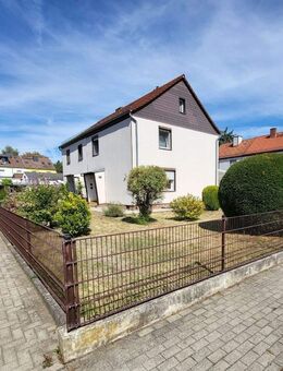 Wohnen wo andere Urlaub machen - Schöne DHH im Ort bietet beste Vorraussetzungen . - Braunsbedra