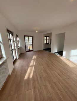 Helle 3-Zimmer-Wohnung mit zwei Balkonen & TG-Stellplatz - sehr zentrale Lage - Rosenheim
