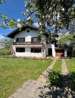 Naturnahes Wohnen in Föching: Älteres Einfamilienhaus oder Bauplatz am Rande von Feldern und Wiesen" - Holzkirchen (Regierungsbezirk Oberbayern)