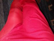 Donnerstag abend 21-24uhr uhr mein neuen abendkleid.rot MIT rot strumpfhosen, stiefel .ich bin nicht besuchbar ich bin nicht spontan zu treffen. - Bonn