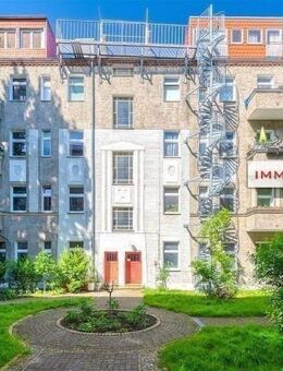 IMMOBERLIN.DE - Attraktive Altbauwohnung mit Balkon in ruhiger Lage - Berlin