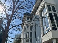 HENNEF, tolle Eigentumswohnung im Reihenhausstil, 2-3 Zi. mit ca. 83 m² Wfl, West-Terrasse +TG-Platz - Hennef (Sieg)