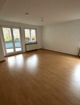 Nähe Rennbahn/ Bezugsfreie Wohnung mit Terrasse, Marmorbad + G-WC (auch für Anleger) - Hoppegarten