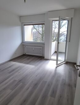 KOMPLETT SANIERT UND RENOVIERT! Sehr schön geschnittene 3-Zimmerwohnung mit Balkon in GLA-Rentfort - Gladbeck