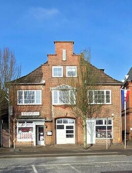 **Residenz mit Gewerbe und Ausbaupotenzial direkt am Heider Markt** - Heide