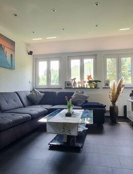 Ruhige Wohnlage, neuwertiger Zustand - hochwertige DG-Wohnung mit Balkon und Garage - sofort frei! - Horb (Neckar)