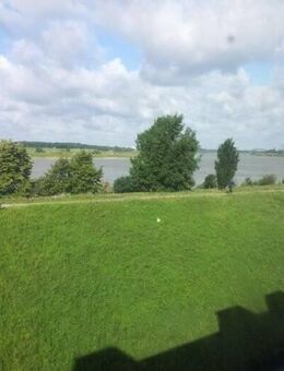 Provisionsfrei direkt am Rhein wohnen ! Dachgeschoß - Duisburg