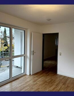 Direkt einziehen! Helle 2-Zimmer-Wohnung mit Balkon, Tageslichtbad mit Wanne, separate Küche, Keller - Singen (Hohentwiel)